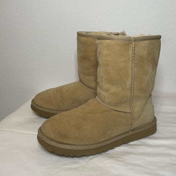 UGG Classic Short II Boot Size 7 Suede Sheepskin Tan Beige - Picture 1 of 10